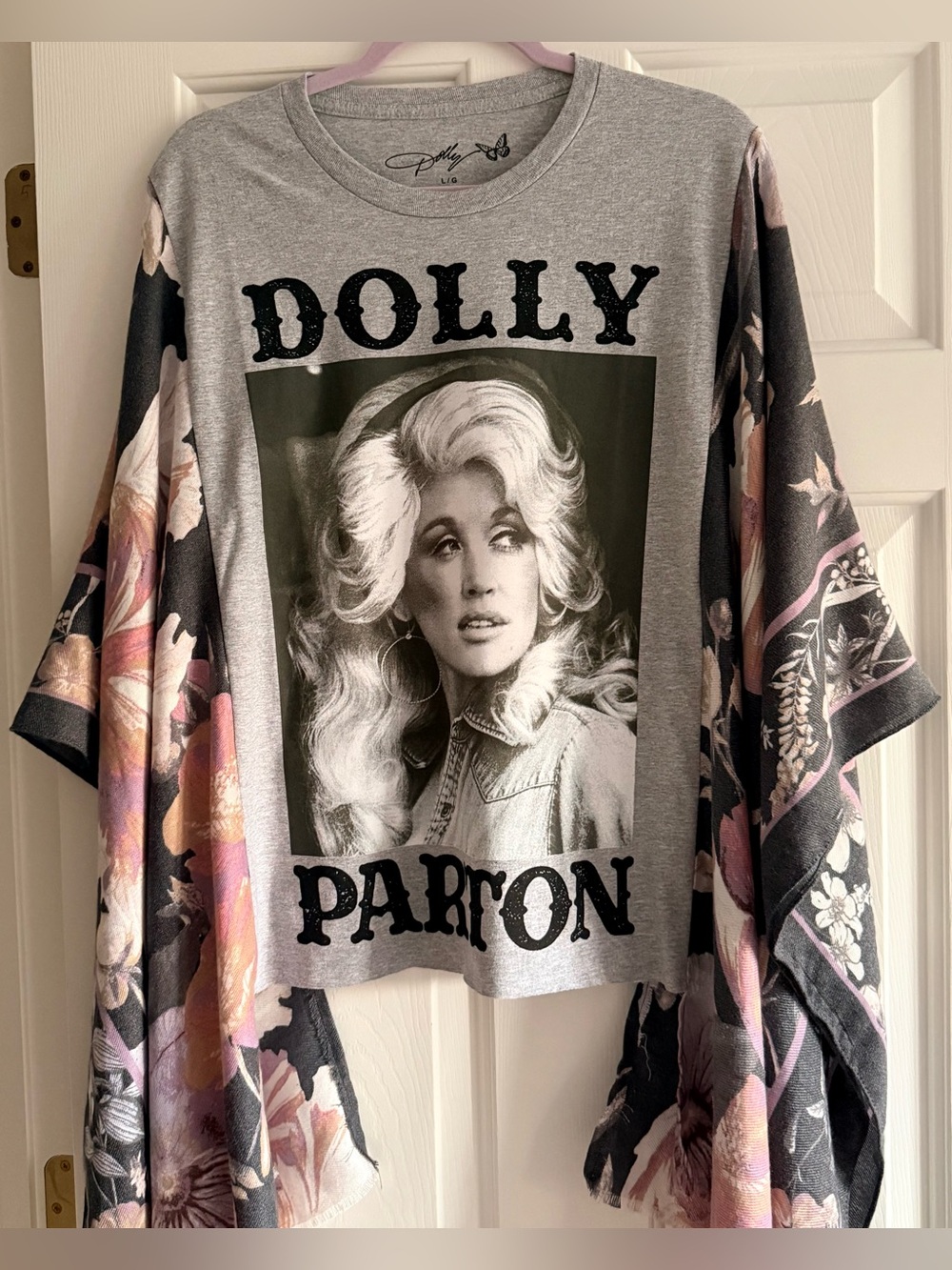 Dolly Parton Custom Upcycled Graphic Tee Poncho Kimono Sleeves OOAK OSFM BOHO - Picture 2 of 3